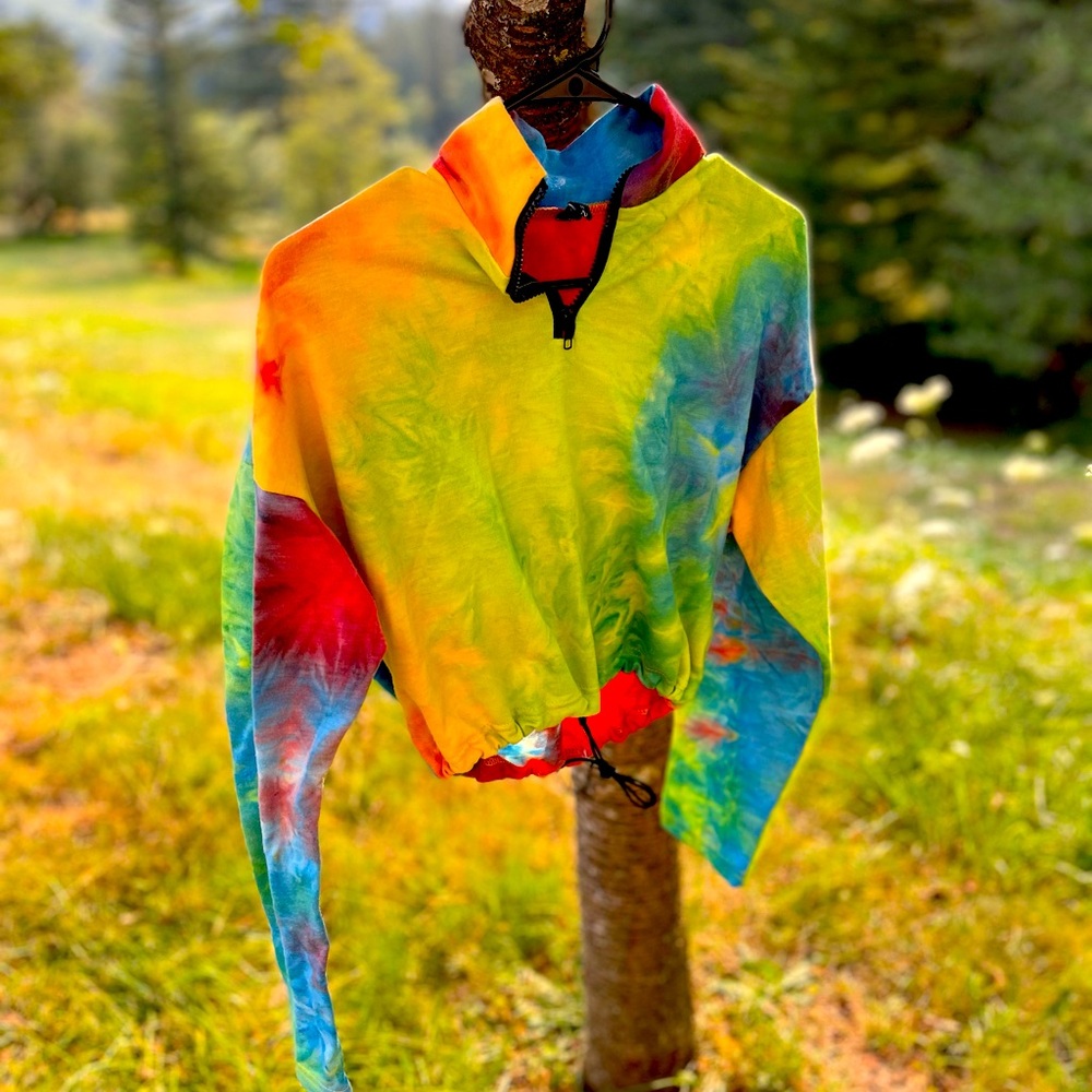 Tie-dye long sleeve crop